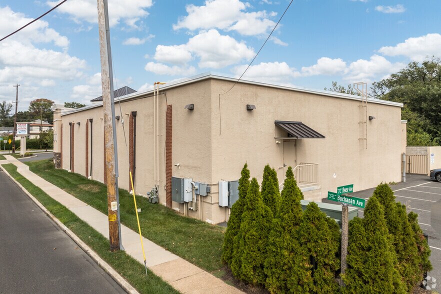 More Photos Of 818 Macdade Blvd, Folsom Freestanding For Lease