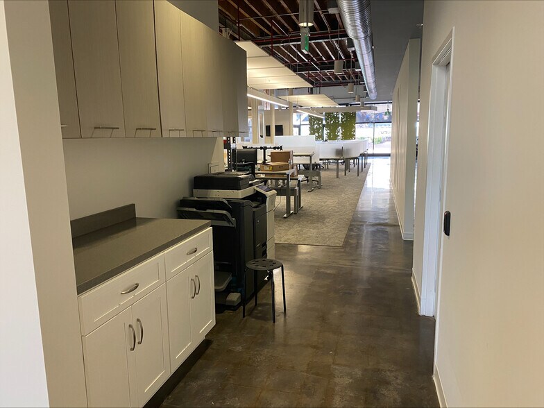 More Photos Of 1525 Hendry St, Fort Myers General Retail For Sale