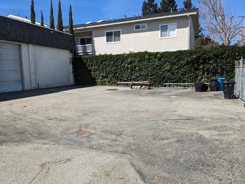 More Photos Of 1260 Elmer St, Belmont Warehouse For Lease