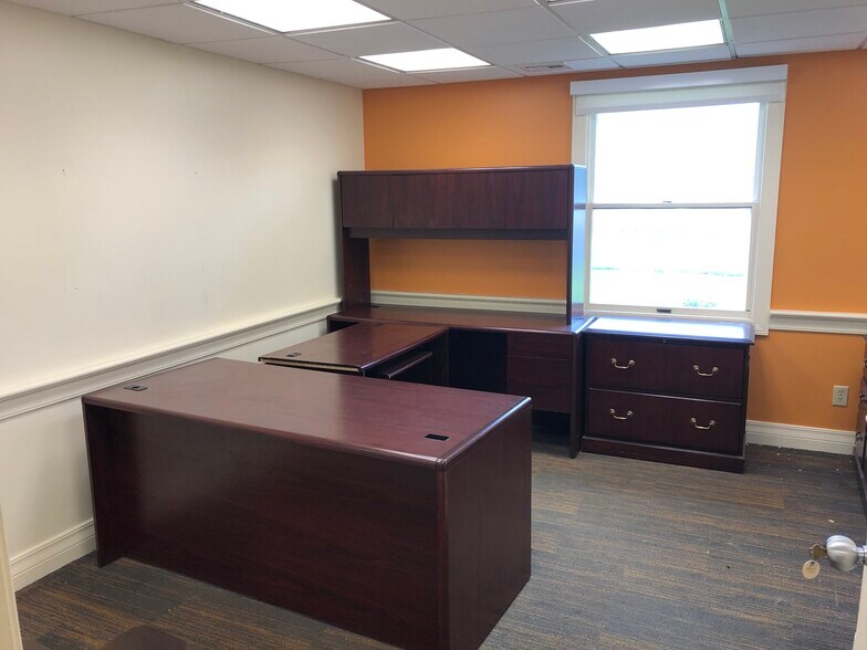 More Photos Of 327 E 3rd St, Uhrichsville Bank For Sale