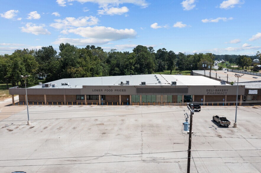 More Photos Of 104 N Main St, Huntington Storefront For Lease