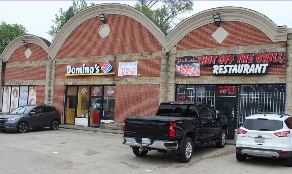 More Photos Of 1600-1642 E Eight Mile Rd, Detroit Freestanding For Lease