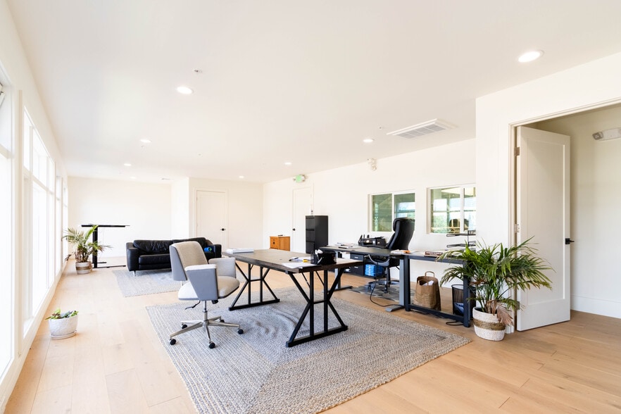 More Photos Of 1655-1661 Folsom St, San Francisco Storefront Retail Office For Lease