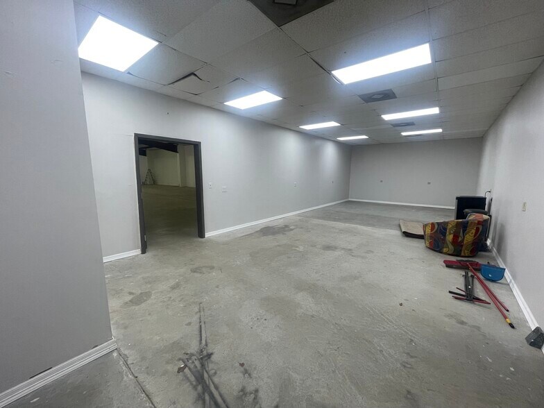 More Photos Of 1020 S Quaker Ave, Tulsa Warehouse For Lease