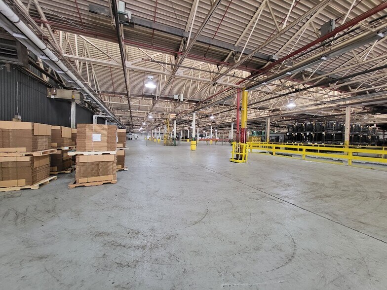 More Photos Of 60 Baldwin Ave, Pontiac Warehouse For Lease