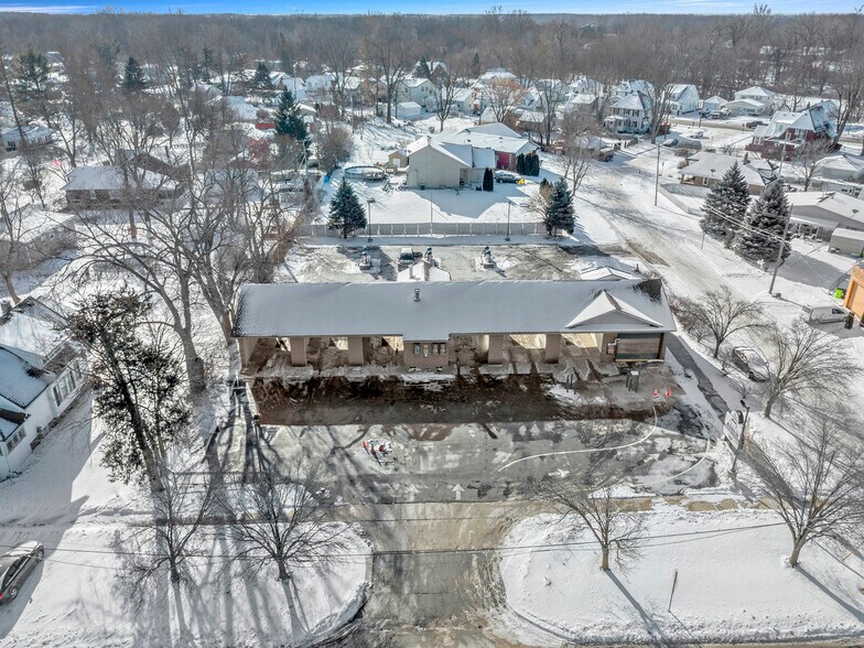 More Photos Of 25957 Gibraltar Rd, Flat Rock Carwash For Sale