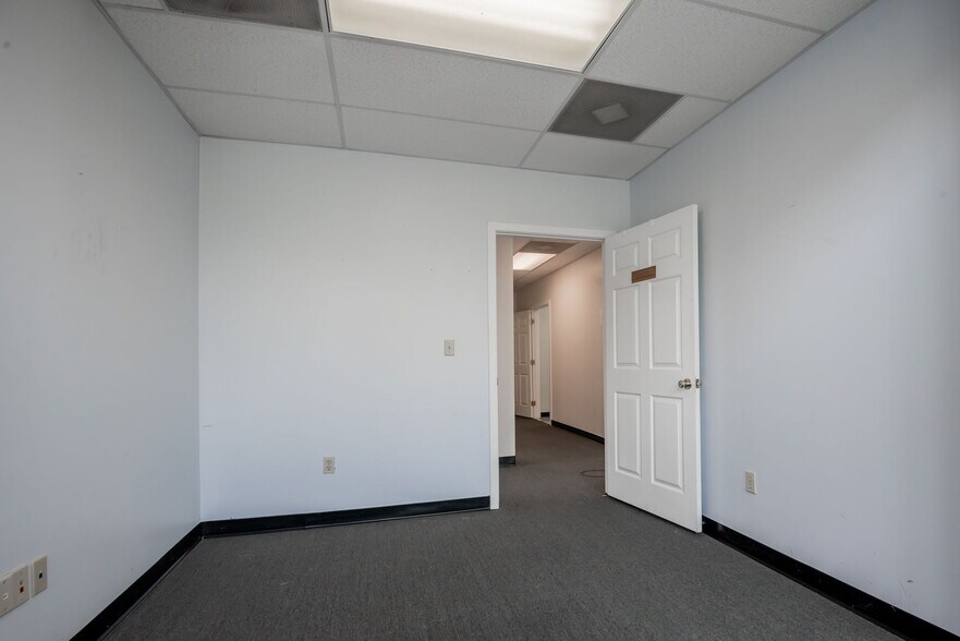 More Photos Of 908 Churchmans Road Ext, New Castle Office For Lease