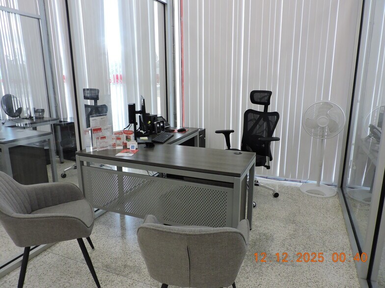 More Photos Of 8301 Beechnut St, Houston Freestanding For Lease