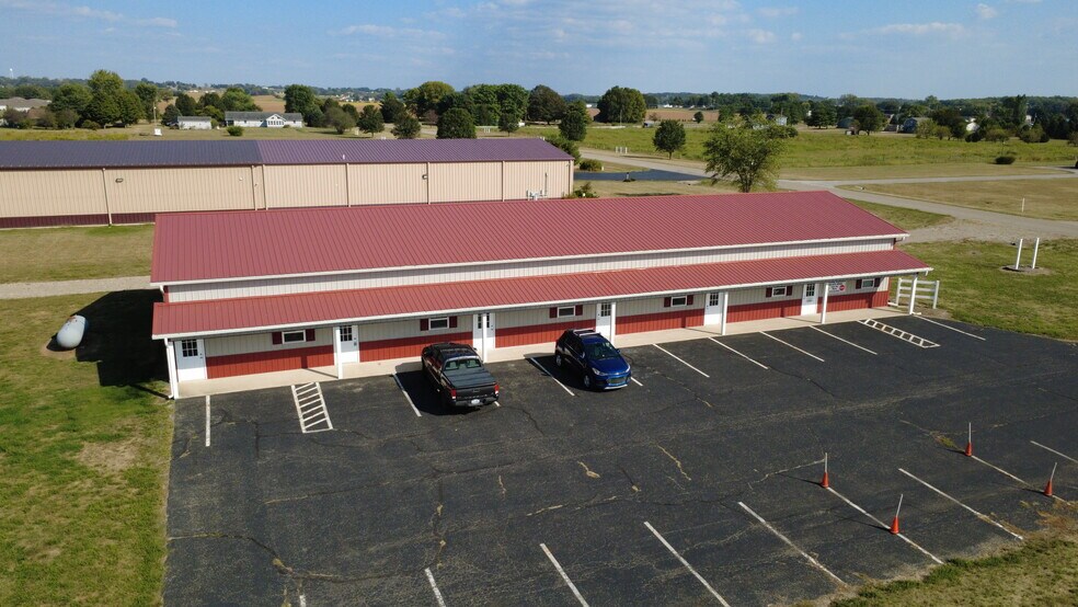 More Photos Of 665 Granite Dr, Circleville Light Distribution For Lease