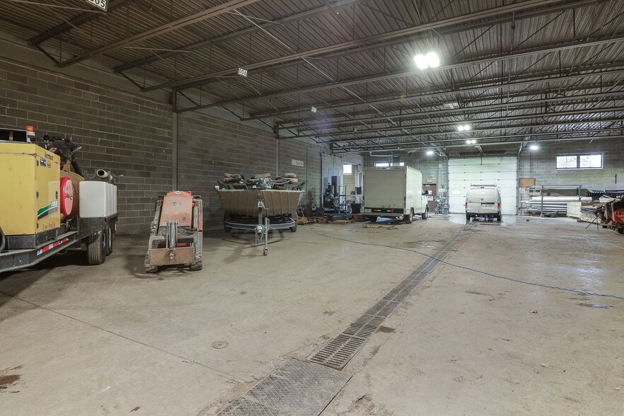 More Photos Of 929 Childs St, Wheaton Warehouse For Sale