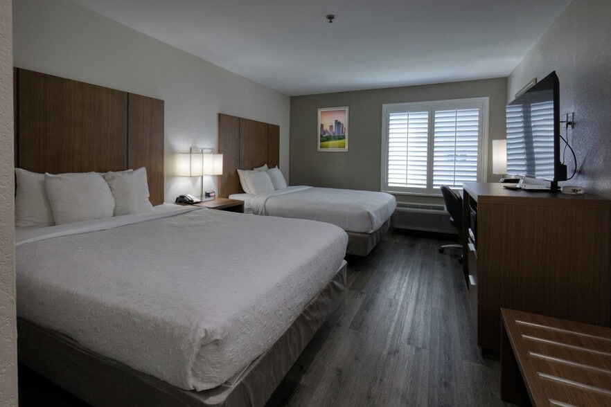 More Photos Of 18032 McKay Dr, Humble Hotel For Sale