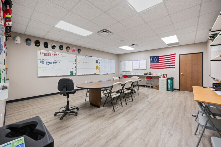 More Photos Of 4889 Alliance Dr, Mason Distribution For Sale