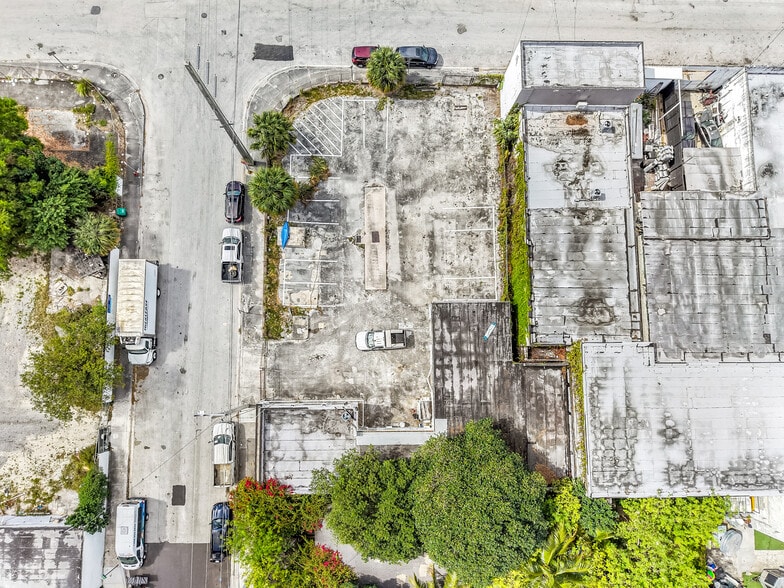 More Photos Of 775 NW 21st St, Miami Service For Lease