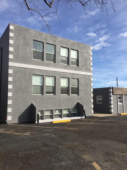 More Photos Of 1901 Kipling St, Lakewood Office For Sale