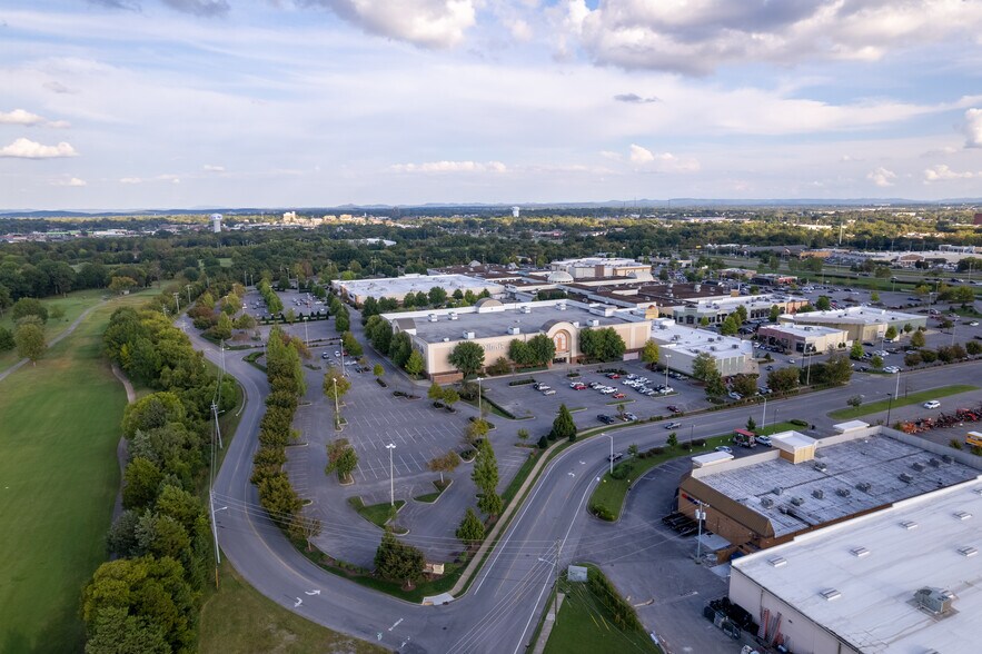 More Photos Of 1720 Old Fort Pky, Murfreesboro General Retail For Sale