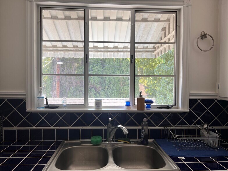 More Photos Of 5005 Cahuenga Blvd, North Hollywood Apartments For Sale