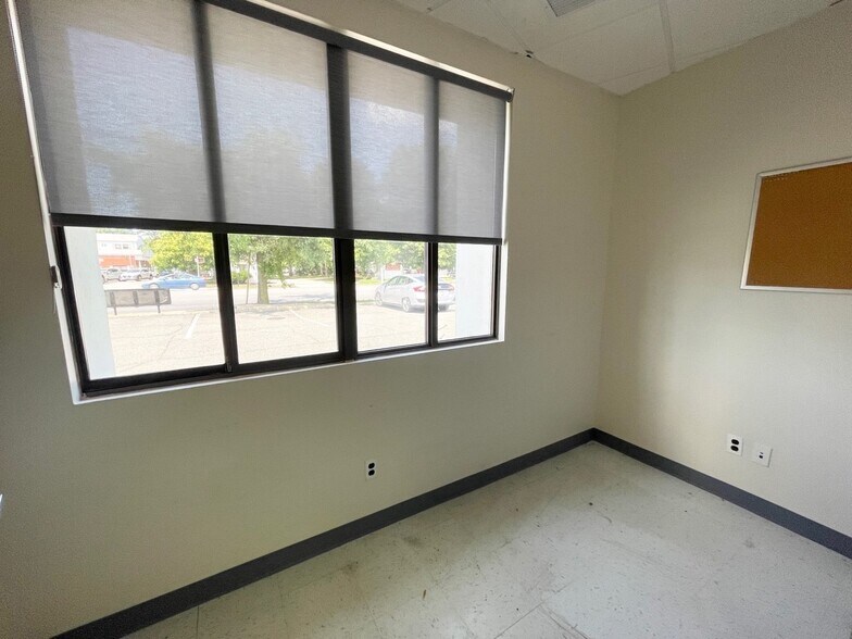 More Photos Of 901 Old Country Rd, Plainview Medical For Lease