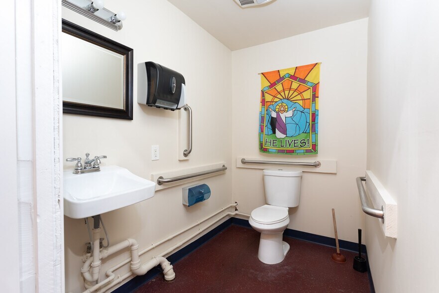 More Photos Of 14105 Kercheval St, Detroit Religious Facility For Sale