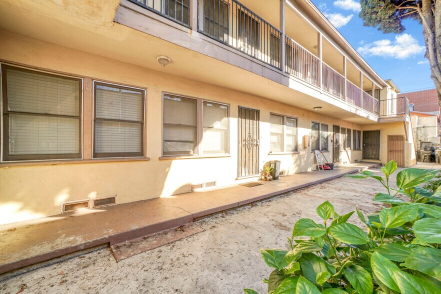 More Photos Of 1922 Locust Ave, Long Beach Apartments For Sale