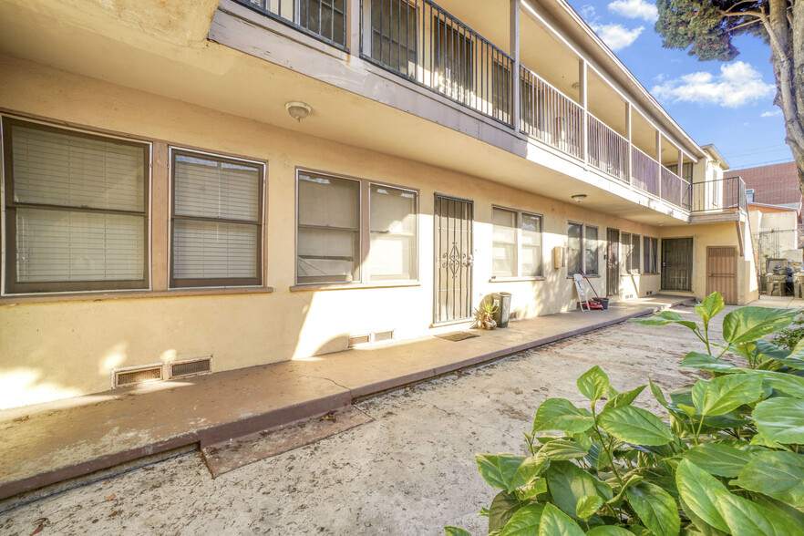 More Photos Of 1922 Locust Ave, Long Beach Apartments For Sale
