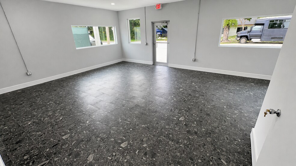 More Photos Of 1420 NE 131st St, North Miami Service For Lease