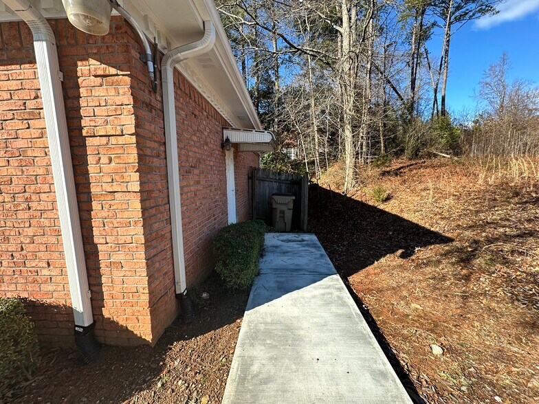 More Photos Of 100 Professional Park Dr, Cumming Office For Lease