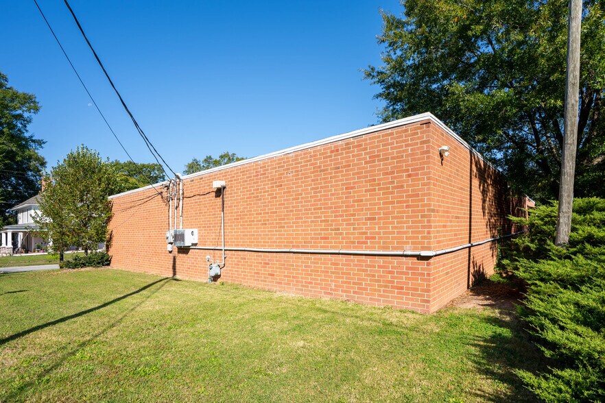 More Photos Of 902-904 Cleveland St, Durham Flex For Lease