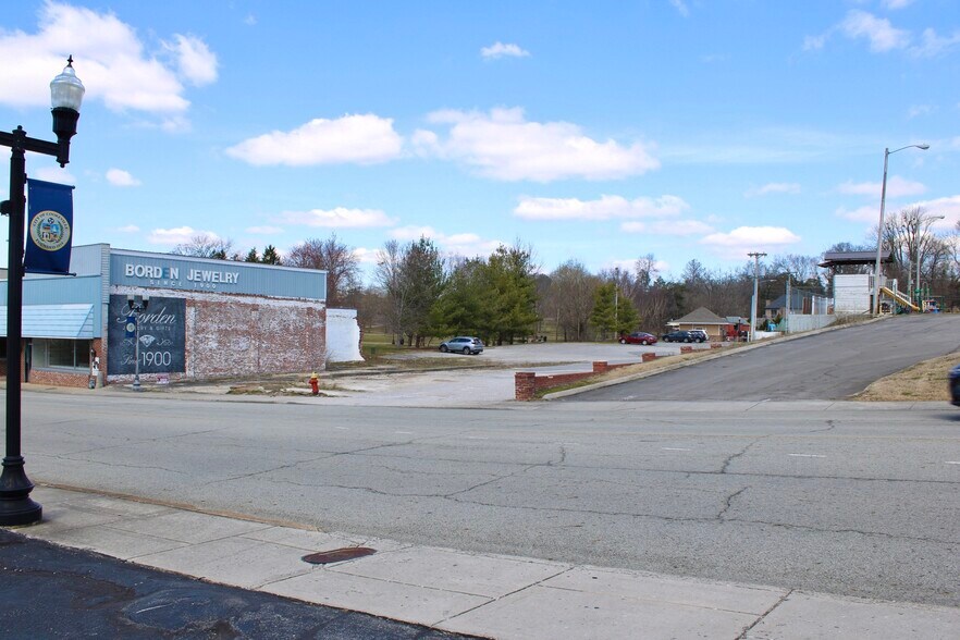 More Photos Of 136 E Broad St, Cookeville Land For Sale