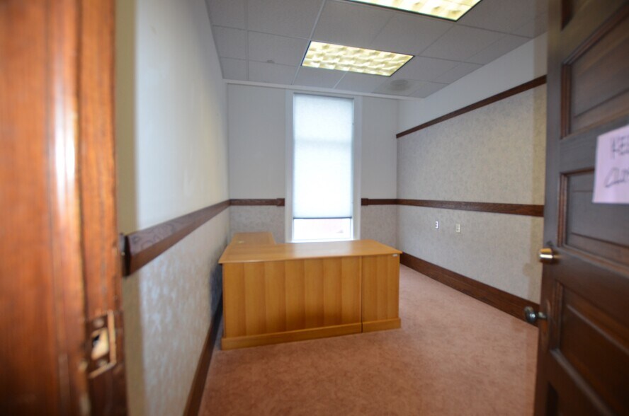 More Photos Of 4 S Idaho St, Dillon Office For Sale