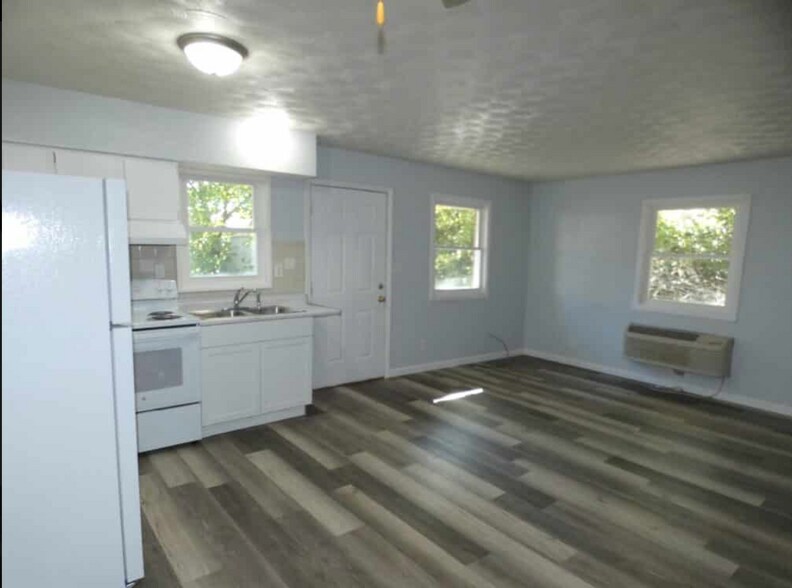 More Photos Of 105 S Washington St, Sparta Apartments For Sale