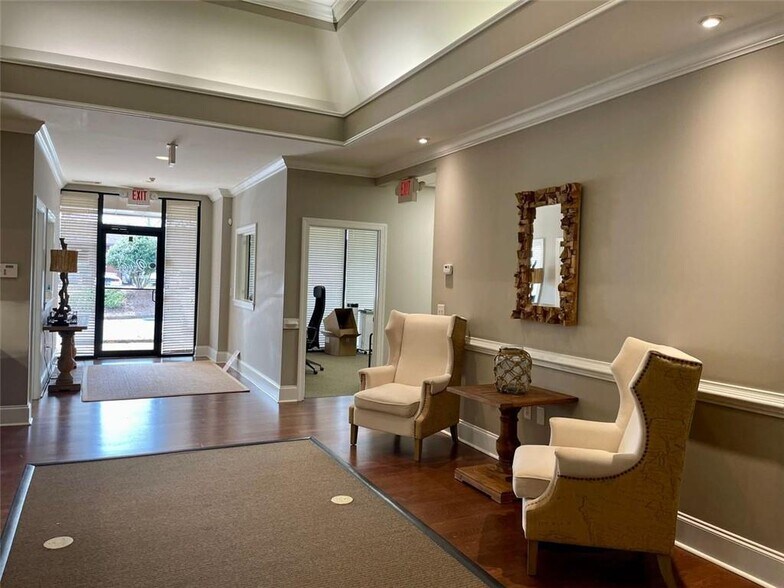 More Photos Of 4913 Summer Oak Dr, Buford Light Manufacturing For Lease