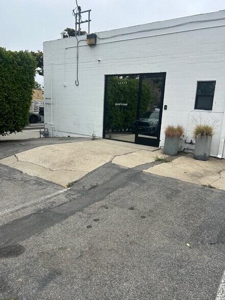 More Photos Of 1032 Broadway, Santa Monica Flex For Lease
