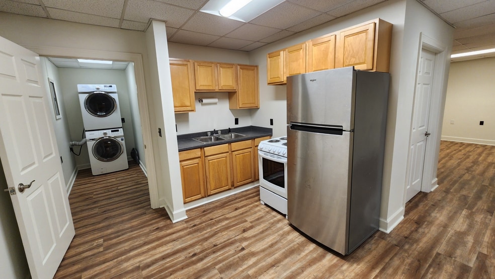 More Photos Of 705 Ridgeway Ave, Shelbyville Flex For Sale