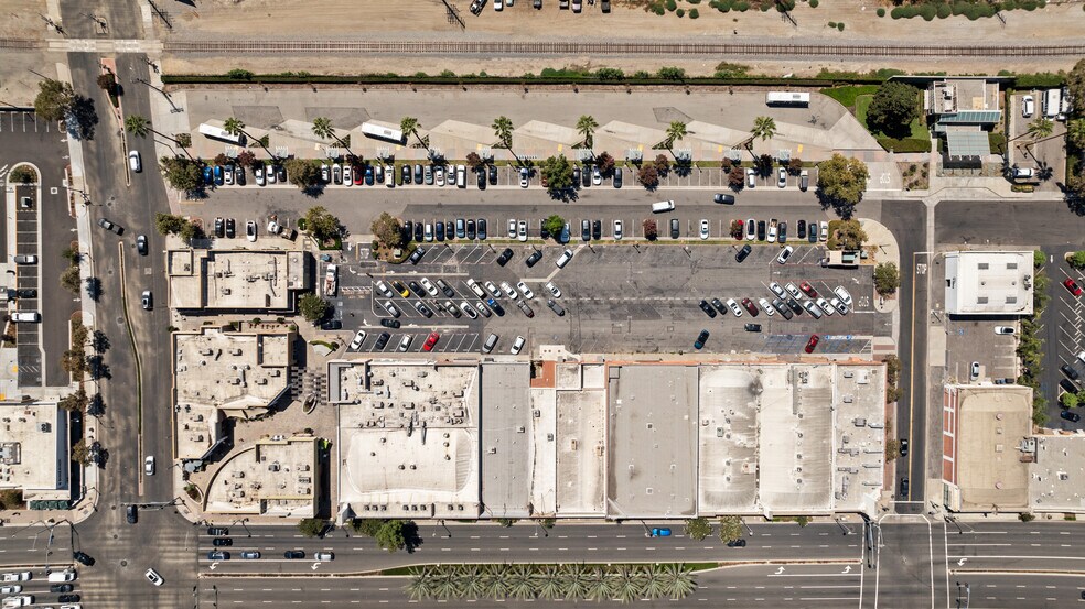 More Photos Of 8266 Firestone Blvd, Downey Restaurant For Lease