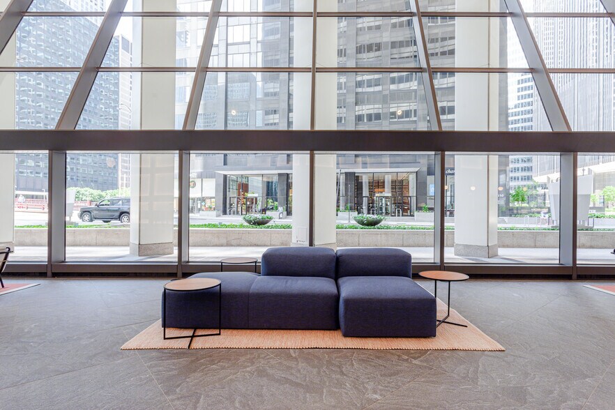 More Photos Of 200 S Wacker Dr, Chicago Office For Lease