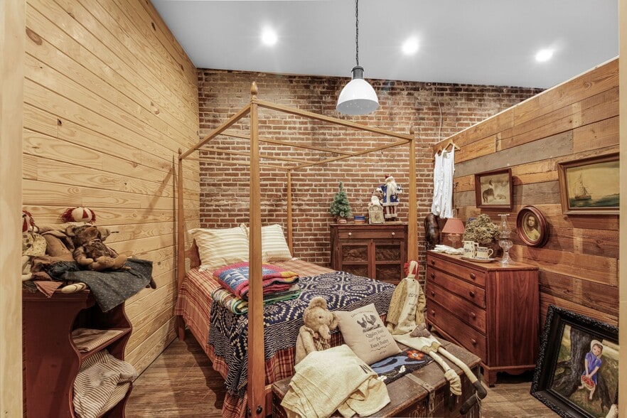 More Photos Of 123 Water St, Horse Cave Storefront Retail Residential For Sale
