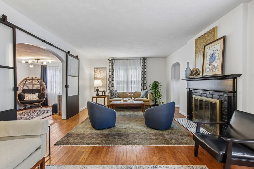 More Photos Of 399 W Main St, Greenwood Office For Sale
