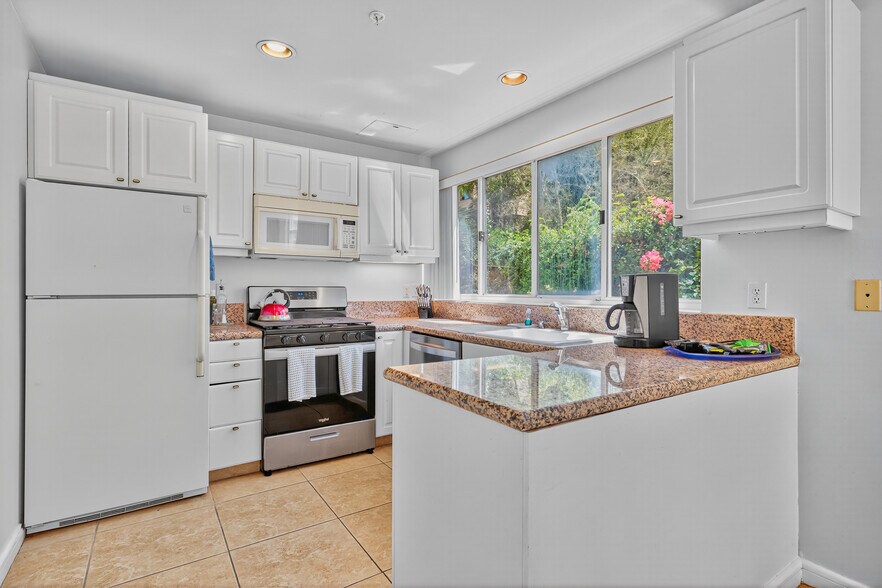 More Photos Of 67590 Jones Rd, Cathedral City Hotel For Sale