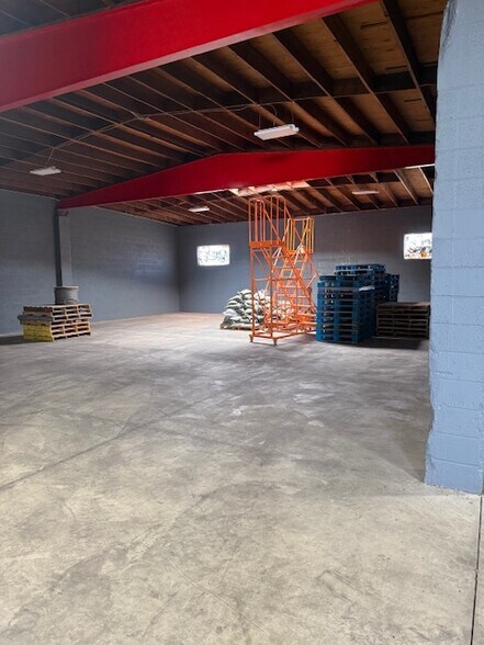 More Photos Of 320 E Hueneme Rd, Oxnard Warehouse For Sale