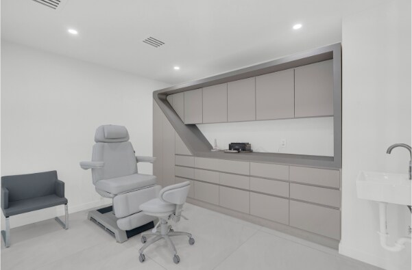 More Photos Of 909 NE 163rd St, North Miami Beach Medical For Sale