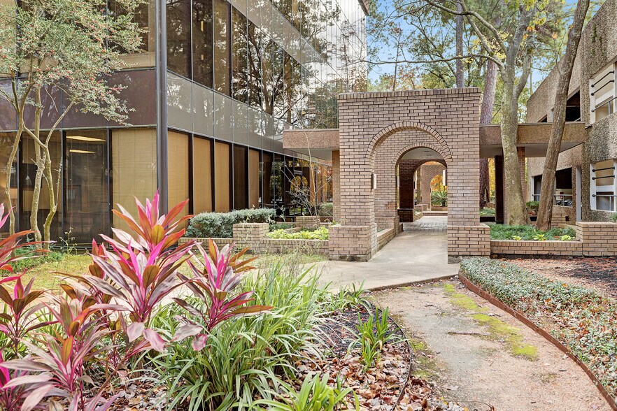 More Photos Of 2180 North Loop W, Houston Unknown For Lease