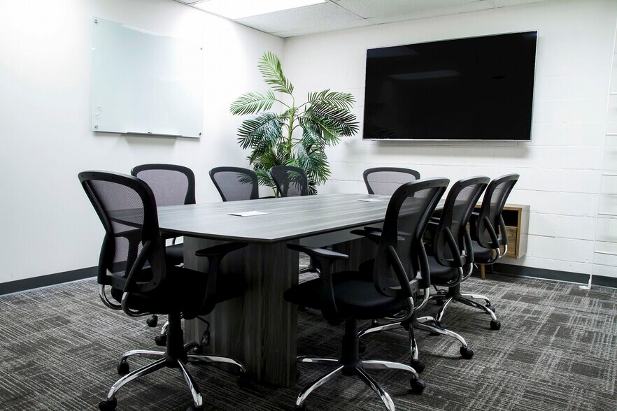 More Photos Of 3341 75th Ave, Landover Warehouse For Lease