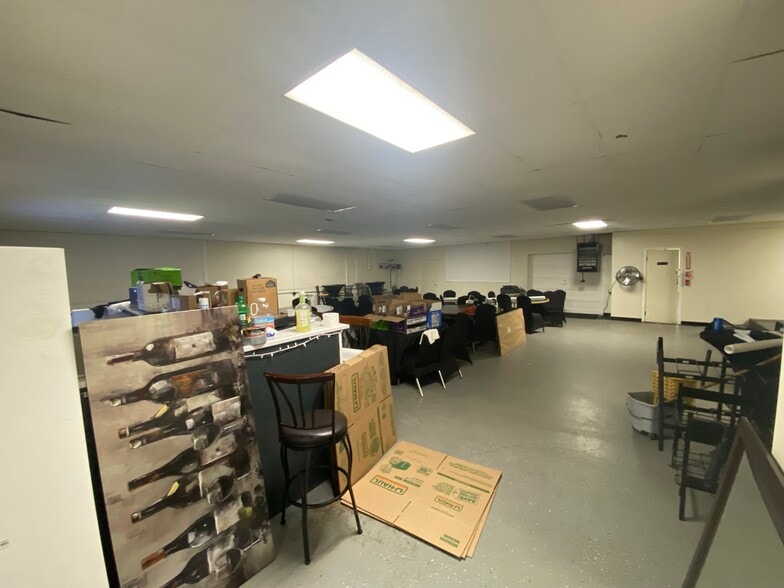 More Photos Of 136 Beattie St, Syracuse Flex For Sale