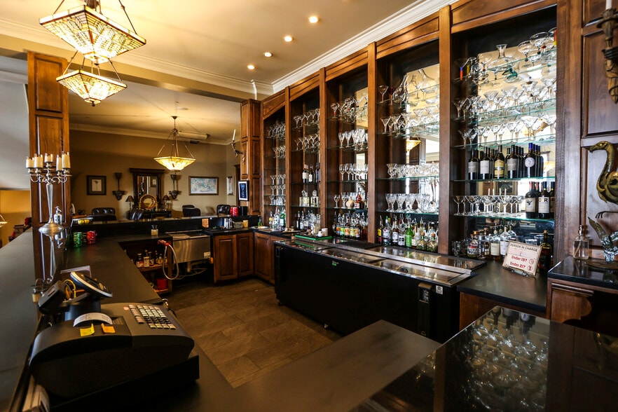 More Photos Of 1024 Noble St, Anniston Storefront Retail Office For Sale