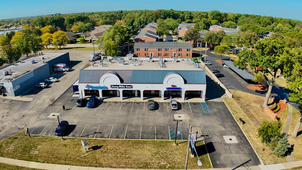 More Photos Of 8017-8067 N Wayne Rd, Westland Storefront For Lease