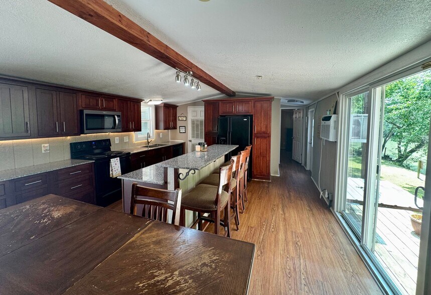 More Photos Of 2031 Guadalupe River Dr, Tivoli Trailer Camper Park For Sale