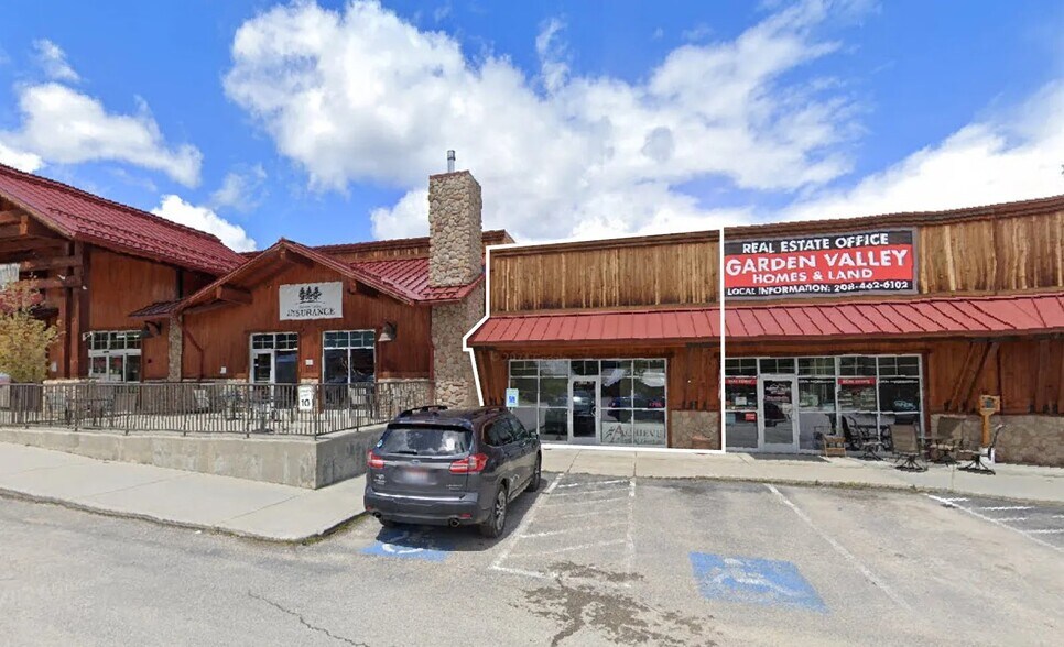 More Photos Of 284-292 Village Cir, Garden Valley General Retail For Lease