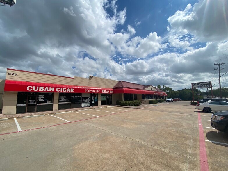 More Photos Of 1905 W 15th St, Plano Unknown For Lease