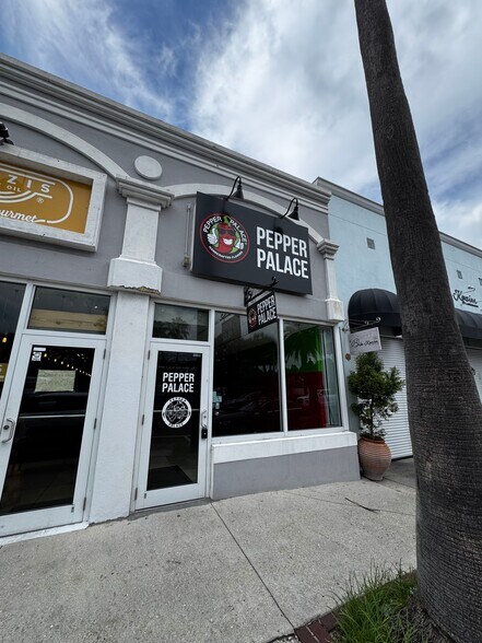 More Photos Of 19-23 N Blvd Of Presidents, Sarasota Storefront For Lease