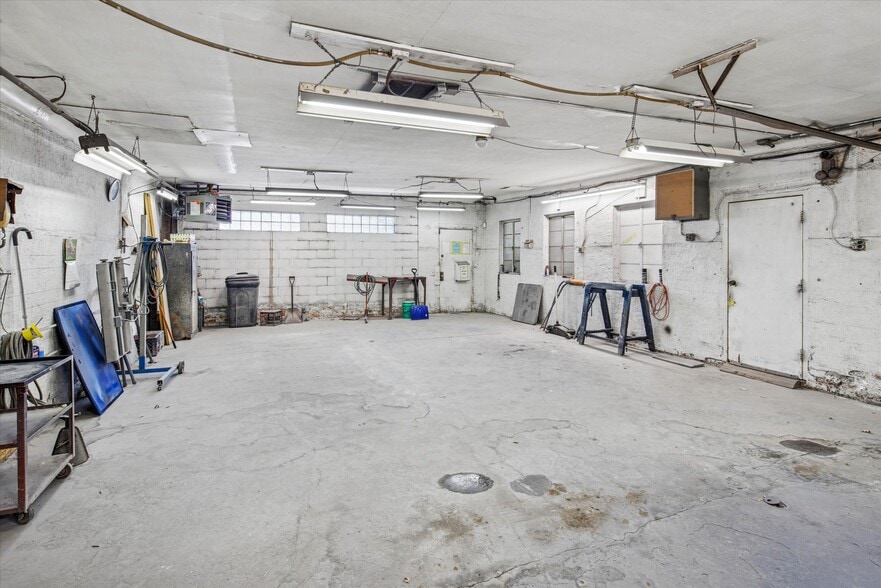 More Photos Of 5840 S Western Ave, Chicago Auto Repair For Sale